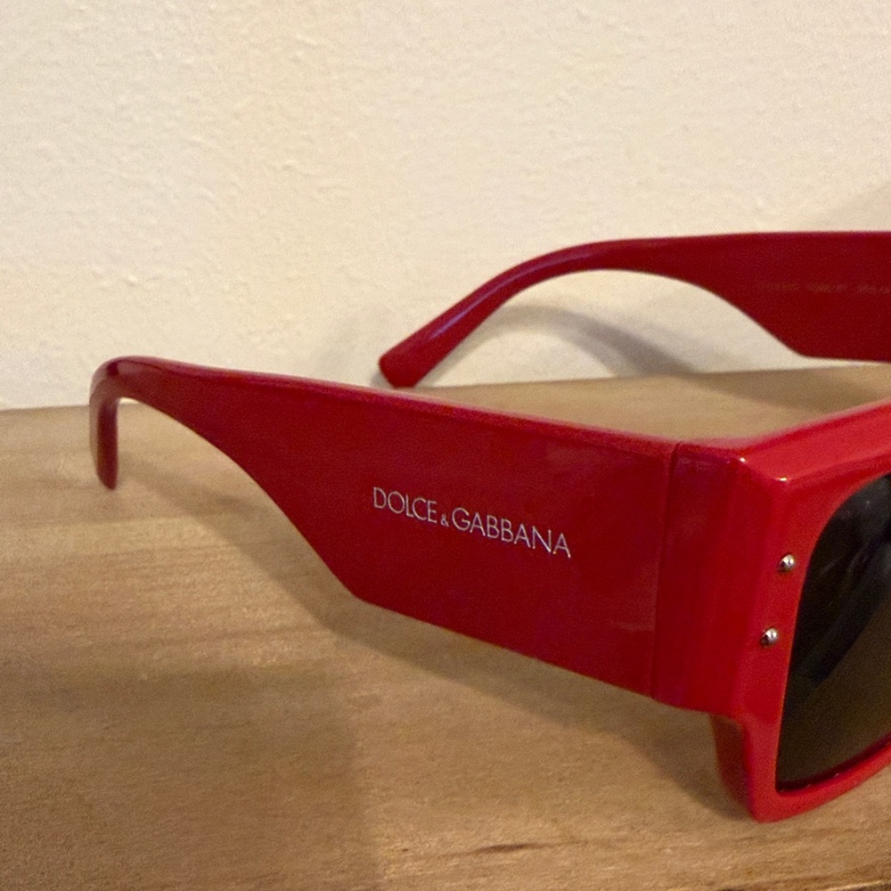 Dolce & Gabbana Bold Red Sunglasses unisex - Picture 2 of 7